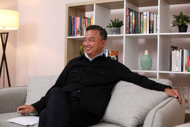 Dino Patti Djalal (Founder FPCI) menjadi komentator pada acara nonton bareng debat capres di YouTube kumparan, yuk! Foto: Aditia Noviansyah/kumparan