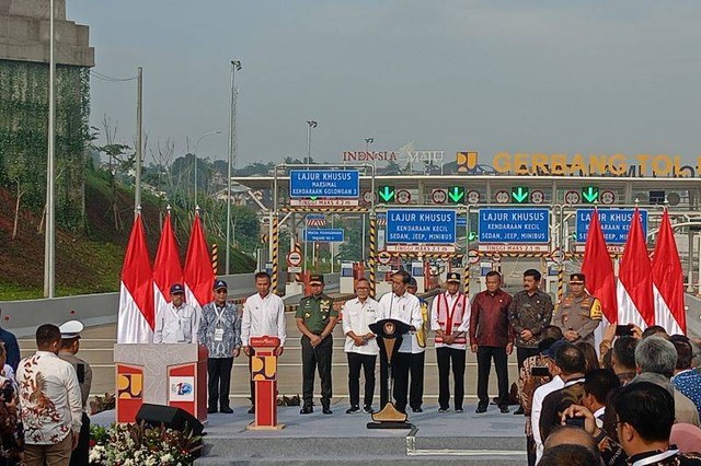 Presiden Joko Widodo dalam acara peresmian Jalan Tol Pamulang-Cinere-Raya Bogor di Depok, Jawa Barat, Senin (8/1/2024). ANTARA/Rangga Pandu Asmara Jingga