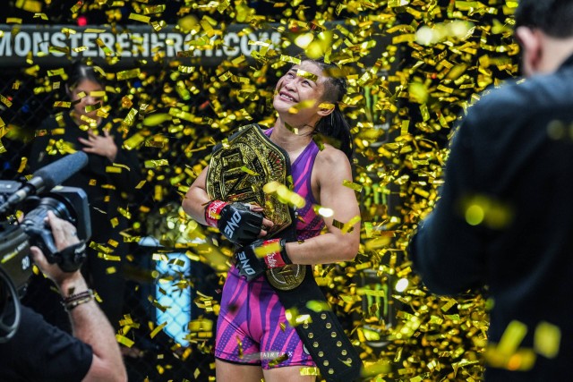 Juara Dunia ONE Women's Atomweight MMA, Stamp Fairtex. Foto: ONE Championship