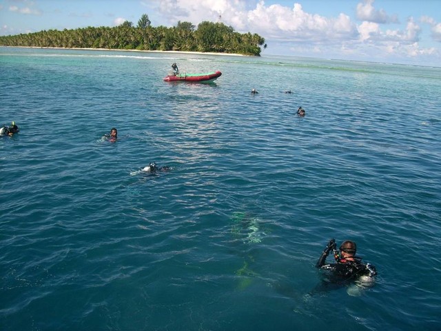 Panorama keindahan pulau dan perairan di Biak. Foto: bung ror/Shutterstock