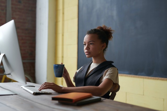 Pengisian PDSS SNPMB adalah langkah yang haru dilakukan oleh sekolah untuk mendaftarkan siswa yang eligible. Foto: Pexels.com