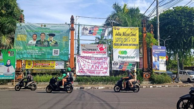 Spanduk Nyinyir Gibran Bertebaran di Bali Jelang Kampanye. Foto: Denita BR Matondang/kumparan