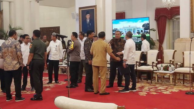 Para menteri Kabinet Indonesia Maju berkumpul sebelum Sidang Kabinet Paripurna. Foto: Nadia Riso/kumparan