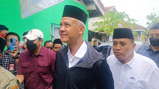 Ganjar hadiri undangan acara Haul ke-65 KH Badawi Hanafi di Ponpes Al Ihya Ulumuddin, Selasa (9/1). Foto: Thomas Bosco/kumparan