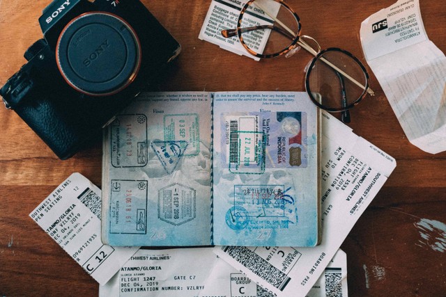 Ilustrasi Fungsi Surat Keterangan Kerja untuk Visa. Foto: unsplash