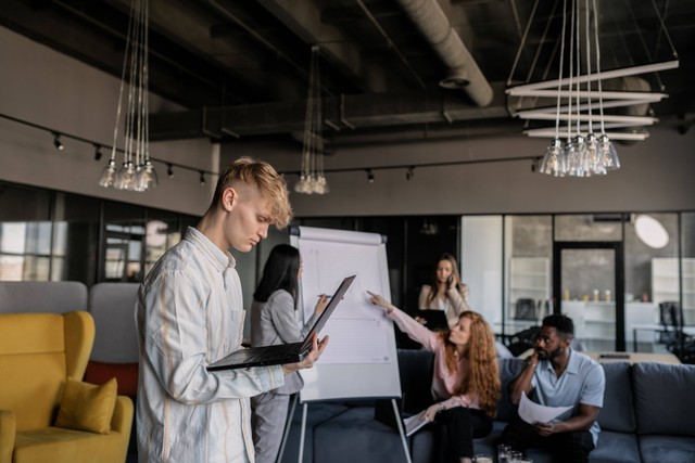 Strategi sukses di era digital (sumber: https://www.pexels.com/id-id/pencarian/strategi%20digital/)