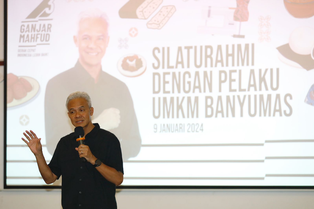 Capres nomor urut 3 Ganjar Pranowo bertemu pelaku UMKM di Hetero Space, Banyumas, Jawa Tengah, Selasa (9/1/2024). Foto: Dok. Istimewa