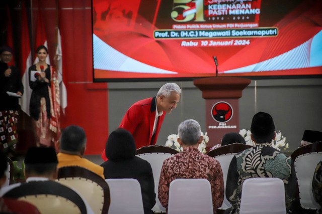 Capres nomor urut 3 Ganjar Pranowo hadir pada Perayaan HUT ke-51 PDI Perjuangan, di Sekolah Partai PDIP, Rabu (10/1/2024). Foto: Jamal Ramadhan/kumparan