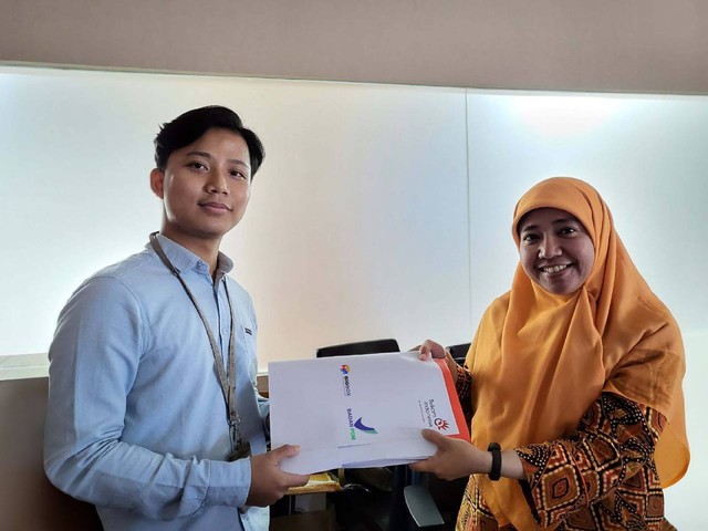 Serah terima dan penandatanganan dokumen instalasi, UAT, dan Lisensi Big Data Platform BigBox, diterima oleh Head of Drugs BPOM, Arlinda Wibiayu (kanan) di Jakarta.
lalu. Foto: dok. Telkom