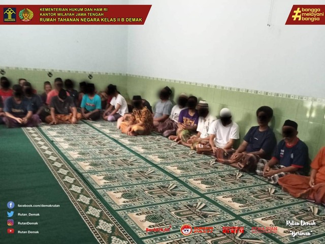 Rutan Demak Menyambut Kebahagiaan Dengan Pengajian Dan Sholat Berjamaah