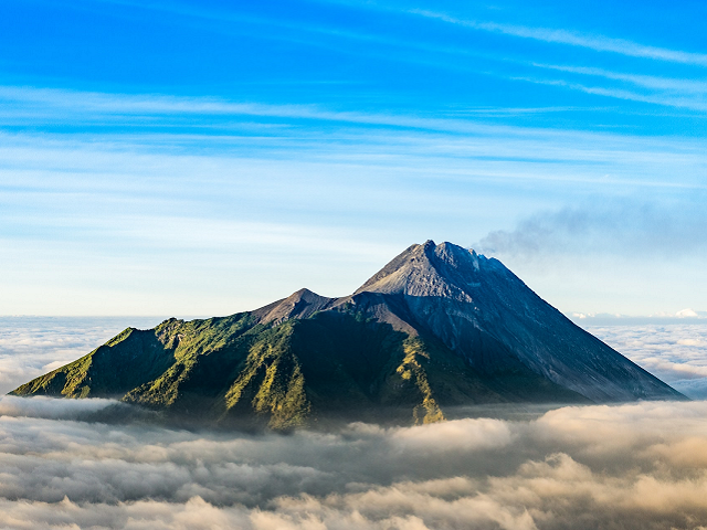 Ilustrasi persebaran gunung api di Indonesia. Sumber: unsplash.com/FrenkyHarry.