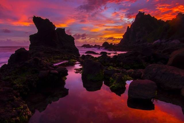 Pantai Watu Lumbung. Sumber: Unsplash/Baehaki Hariri