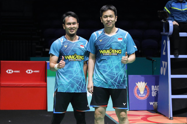 Pasangan ganda putra Indonesia, Mohammad Ahsan/Hendra Setiawan, beraksi di babak 32 besar Malaysia Open 2024 yang digelar di Axiata Arena, Kuala Lumpur, Malaysia, pada Rabu (10/1). Foto: Dok. PBSI