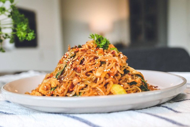 Tempat Street Food Tradisional Khas Bali. Foto Hanya Ilustrasi, Bukan Tempat Sebenarnya. Sumber Unsplash Ruth Georgiev