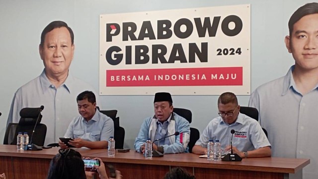 Sekretaris TKN Prabowo-Gibran, Nusron Wahid, dalam konferensi pers di Media Center Prabowo-Gibran, Kebayoran Baru, Jakarta Selatan, Kamis (11/1/2024). Foto: Fadlan Nuril Fahmi/kumparan