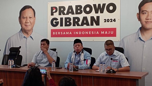 Sekretaris TKN Prabowo-Gibran, Nusron Wahid, dalam konferensi pers di Media Center Prabowo-Gibran, Kebayoran Baru, Jakarta Selatan, Kamis (11/1/2024). Foto: Fadlan Nuril Fahmi/kumparan