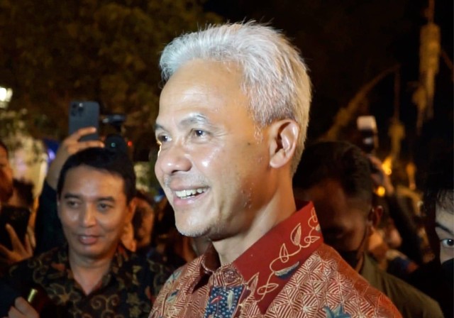 Ganjar Pranowo setelah menghadiri pernikahan putra KGPAA Paku Alam X di Puro Pakualaman Yogya, Kamis (11/1) malam. Foto: Arif UT/Pandangan Jogja