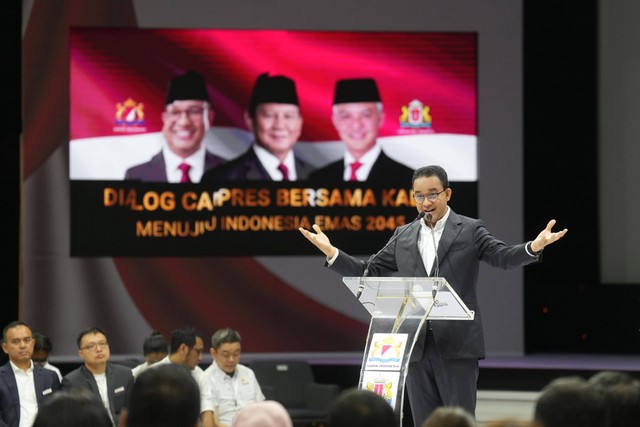 Calon presiden nomor urut 1, Anies Baswedan, menghadiri acara Dialog Bersama Kadin Menuju Indonesia Emas 2045 di Djakarta Theater, Jakarta, Selasa (11/1/2024). Foto: Dok. Istimewa