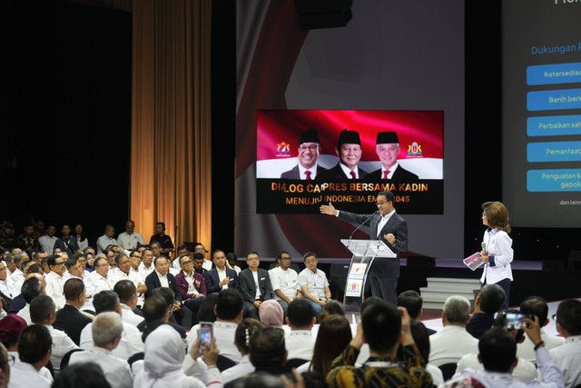 Calon presiden nomor urut 1, Anies Baswedan, menghadiri acara Dialog Bersama Kadin Menuju Indonesia Emas 2045 di Djakarta Theater, Jakarta, Selasa (11/1/2024). Foto: Dok. Istimewa