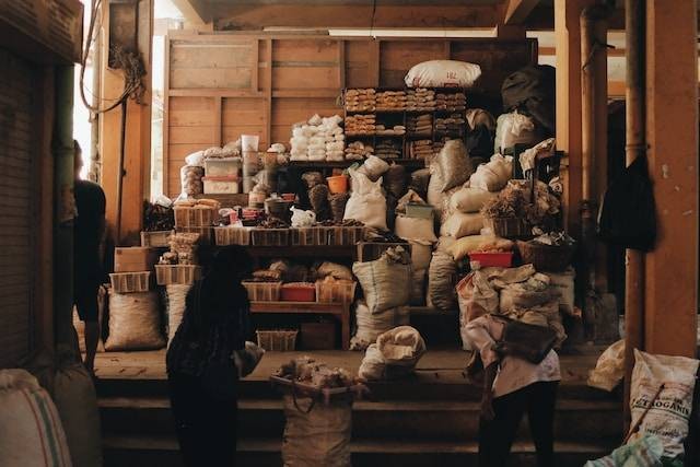 Pasar Tradisional di Yogyakarta. Foto hanya ilustrasi bukan tempat sebenarnya. Sumber foto: Unsplash.com/Farhan Abas