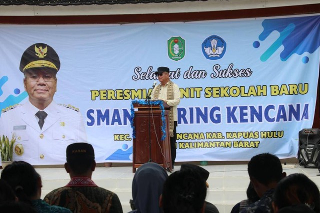 Pj Gubernur Kalbar, Harisson meresmikan SMAN 1 Puring Kencana. Foto: Dok. Adpim Pemprov Kalbar