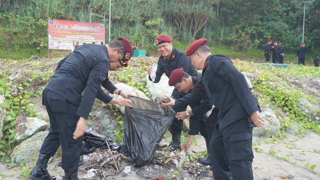 Lestari Alamnya, Biru Lautnya, dan Hijau Buminya, Lapas Batu Ikuti Apel Bersama UPT se-Nusakambangan dan Cilacap Tahun 2024. Foto/ Lapas Batu