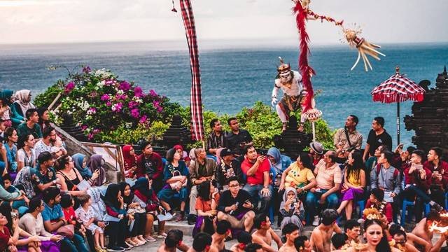 Ilustrasi contoh perbedaan kebudayaan. Foto: Pexels.