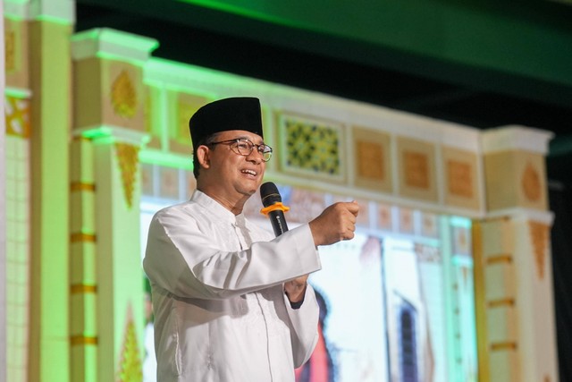 Calon presiden nomor urut 1 Anies Baswedan menghadiri acara haul pendiri Pondok Pesantren Mambaul Ma'arif KH Bisri Syansuri ke-45 di Denanyar Kabupaten Jombang, Jawa Timur, Jumat (12/1/2024). Foto: Dok. Istimewa