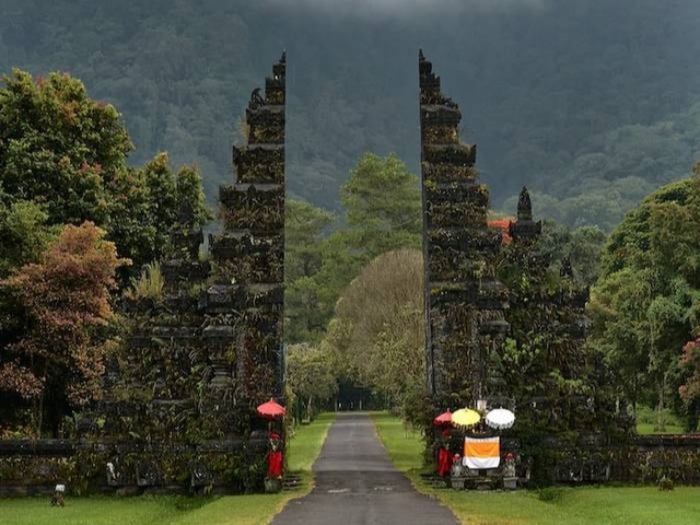Ilustrasi Bali Handara Gate. Sumber: unsplash.com/Norbert Braun