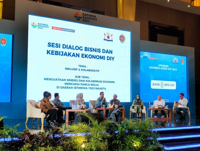 Sesi dialog bisnis dan kebijakan ekonomi KADIN DIY. Foto: M Wulan/Tugu Jogja
