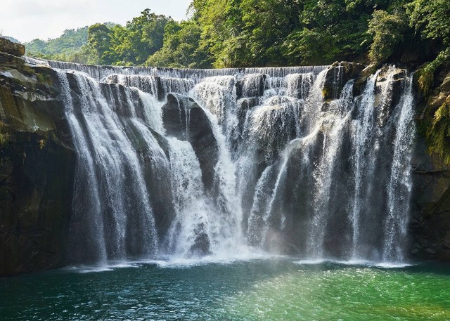 Ilustrasi Banyumala Waterfall, bukan tempat yang sebenarnya, sumber: unsplash/TimoVolz