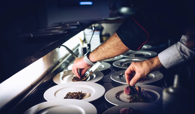 Bilbao Brasserie. Foto Hanya Ilustrasi, Bukan Tempat Sebenarnya. Sumber Unsplash Fabrizio Magoni