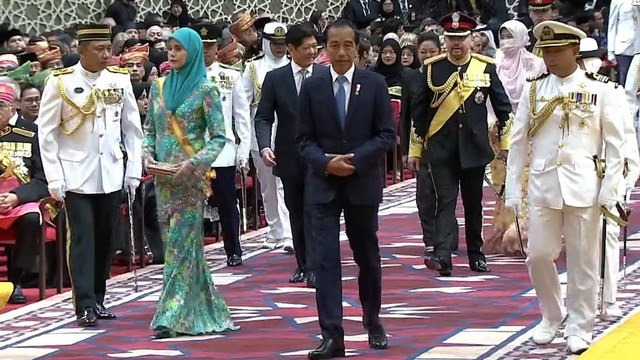 Presiden Joko Widodo menghadiri resepsi pernikahan Putra ke-10 Sultan Brunei Hassanal Bolkiah Pangeran Abdul Mateen dan Dayang Anisha Rosnah Isa-Kalebic di Brunei Darussalam, Minggu (14/1/2024). Foto: Youtube/RTB News