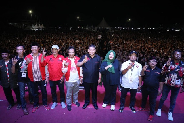 Acara Pesta Rakyat Ganjar-Mahfud yang digelar oleh Sahabat Ganjar, di Halaman Stadion Kanjuruhan, Kabupaten Malang, Jatim, Sabtu (13/1). Foto: Dok. Istimewa