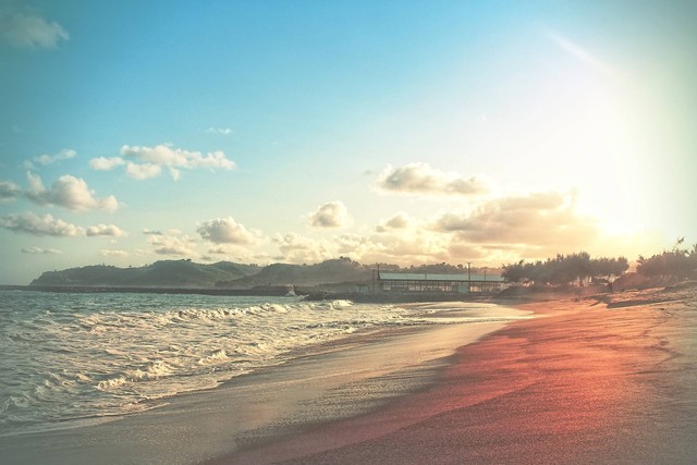 Pantai Bugel. Foto hanya ilustrasi bukan gambar sebenarnya. Sumber: Unsplash/ Loekfan Sjaifoedin.