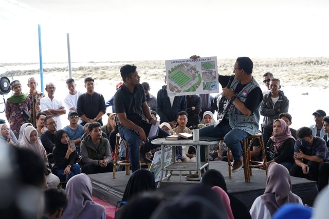 Capres 01, Anies Baswedan menghadiri acara Desak Anies di Pantai Beby, Maluku Tengah, Ambon, Maluku, Senin (15/1). Foto: Dok. Istimewa
