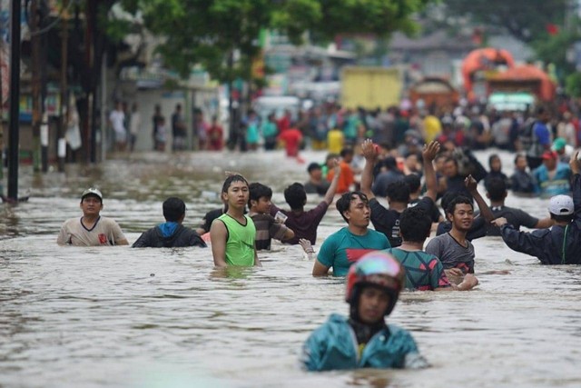 Bencana alam banjir merendam ruas jalan. Foto: pixabay