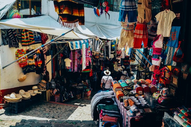 Pasar Beringharjo adalah salah satu pasar tradisional yang populer di Yogyakarta. Foto: Pexels.com