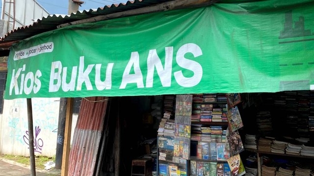 Kios Toko Buku dan Majalah lawas ANS di Jalan Ahmad Yani Purwokerto Barat