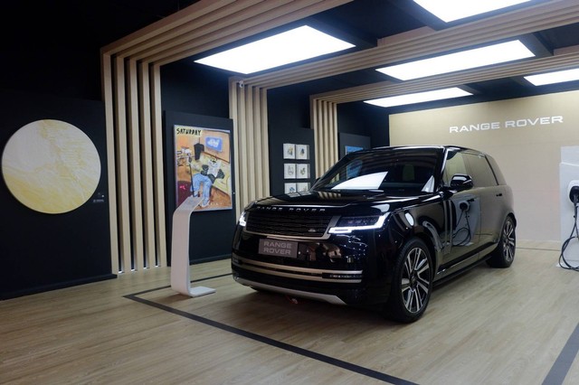 Range Rover dan CAN's Art Gallery gelar pameran yang menggabungkan otomotif dan seni modern. Foto: Land Rover Indonesia