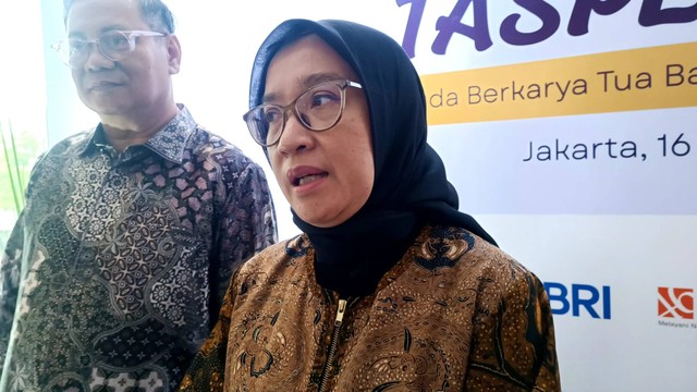 Sekretaris Kementerian Pendayagunaan Aparatur Negara dan Reformasi Birokrasi (KemenPAN RB), Rini Widyantini menjawab pertanyaan wartawan, Selasa (16/1/2024). Foto: Ghinaa Rahmatika/kumparan