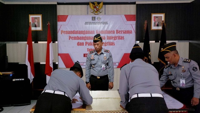 Komitmen Bersama Pembangunan ZI Dan Pakta Lntegritas Tahun 2024 Rutan ...