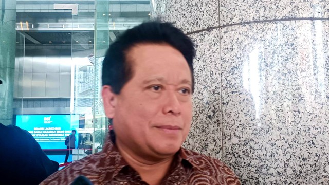 Direktur Utama PT Bank Syariah Indonesia Tbk atau BSI, Hery Gunardi di Gedung Bursa Efek Indonesia (BEI), Selasa (16/1/2024). Foto: Ghinaa Rahmatika/kumparan