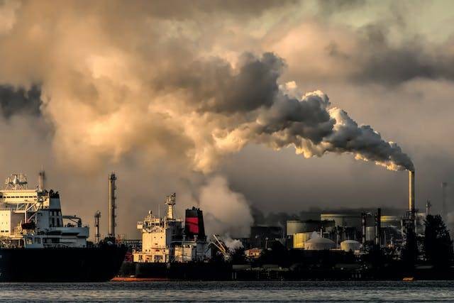 Dampak negatif minyak bumi bagi lingkungan. Foto hanya ilustrasi. Sumber: Pexels/Chris LeBoutillier