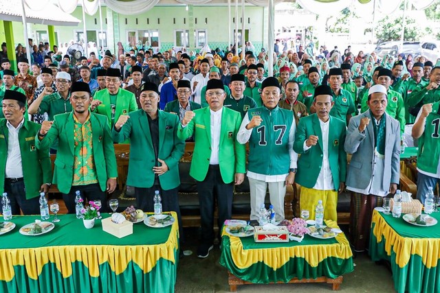 Plt Ketum PPP Muhamad Mardiono silaturahmi ke Ponpes Wasilatul Huda (Miftahul Huda 2007), Dusun Way Galih, Desa Bandar Dalam, Kecamatan Sidomulyo, Kabupaten Lampung Selatan, Provinsi Lampung, Rabu (17/1/2024). Foto: Dok. Istimewa