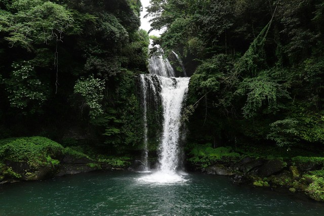 [Sade Waterfall] Foto hanya ilustrasi, bukan tempat sebenarnya. Sumber: unsplash/Dear