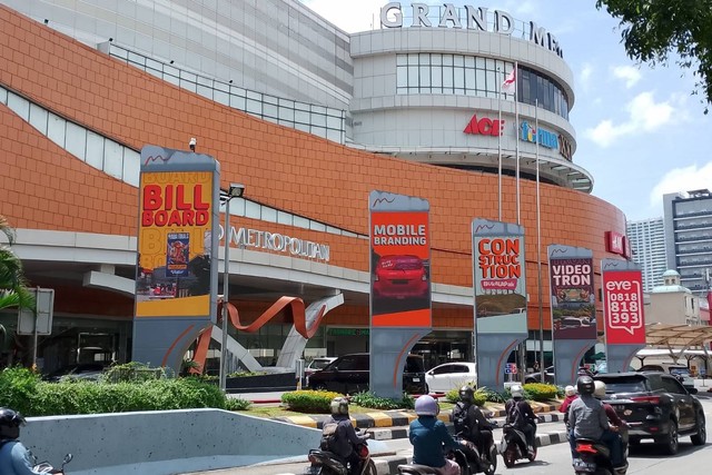 Situasi terkini videotron di depan Mall Grand Metropolitan Bekasi, Rabu (17/1/2024). Foto: kumparan