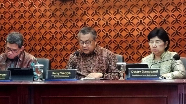 Gubernur Bank Indonesia Perry Warjiyo dalam konferensi pers Rapat Dewan Gubernur, Rabu (17/1/2024). Foto: Ave Airiza Gunanto/kumparan