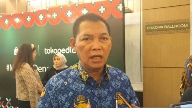 Wakil Wali Kota Surakarta Teguh Prakosa memberikan keterangan kepada wartawan di Kota Surakarta, Jawa Tengah, Rabu (17/1/2024). Foto: Aris Wasita/Antara