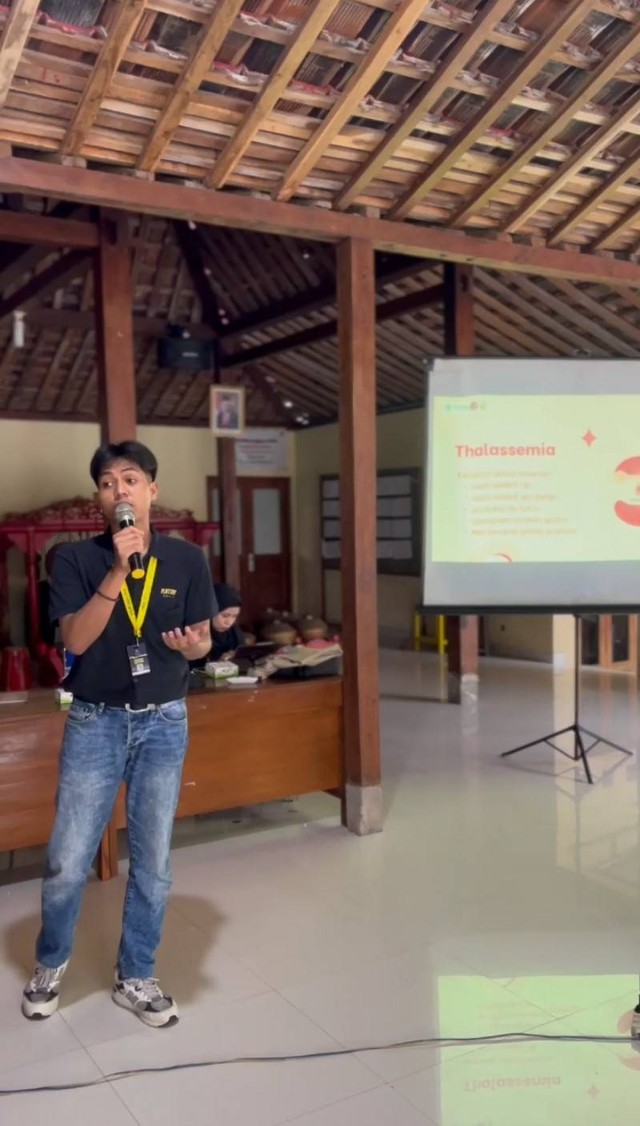 Penyuluhan Kesehatan Edukasi Talasemia oleh Mahasiswa KKN-PPM UGM Unit YO142 (sumber: dokumentasi pribadi)